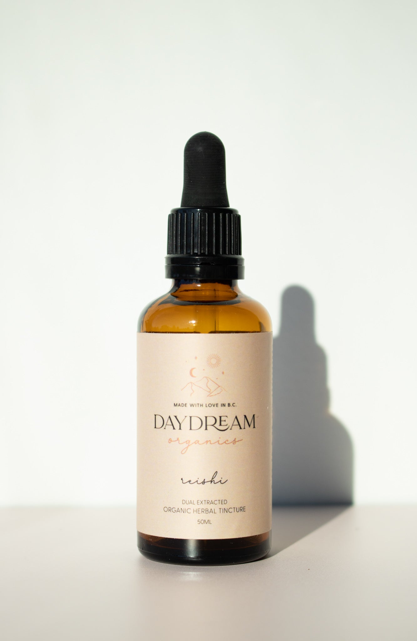 Known as the "mushroom of immortality" or "the queen of medicinal mushrooms", our organic Reishi mushroom powder can be used to support the immune system and as an adaptogen to help support the mind and body's resistance to stress.