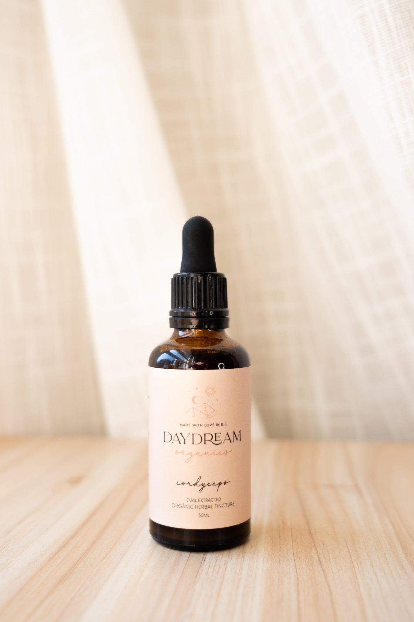 Our organic, dual extracted Cordyceps mushroom tincture is an adaptogenic mushroom tincture that can be used to stabilize energy and stress levels as well as enhance stamina, endurance and oxygen uptake.
