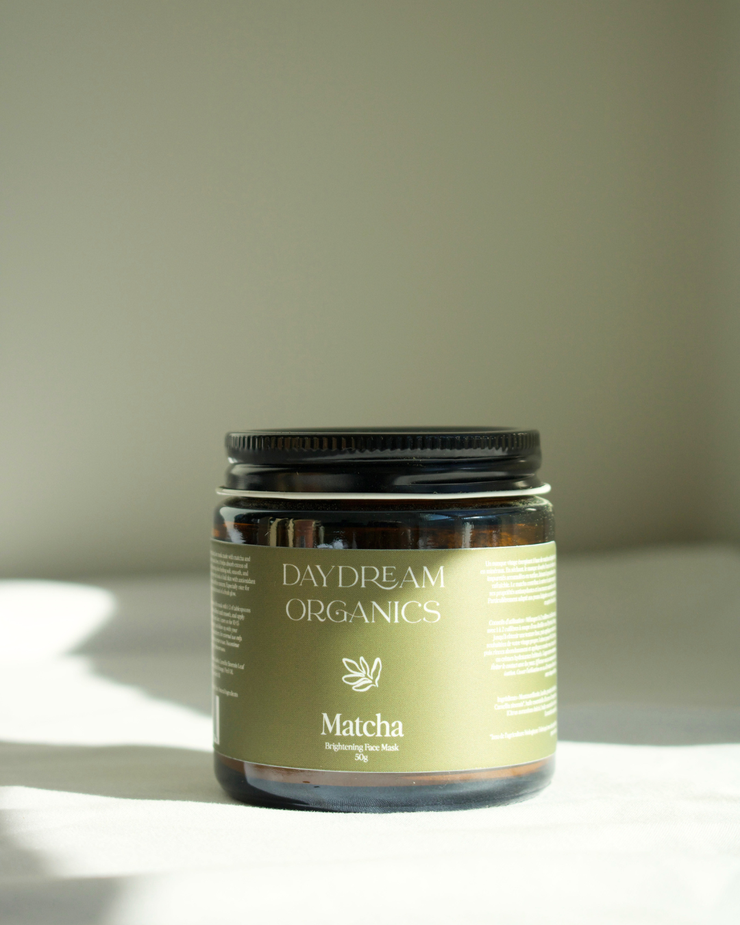 Our Matcha Face Mask is a blend of mineral-rich clays and antioxidant-rich organic matcha powder that helps to gently cleanse the skin and supports a healthy, vibrant looking complexion. Matcha is naturally rich in polyphenols and antioxidants that help protect against everyday environmental stressors, supporting healthy aging of the skin.