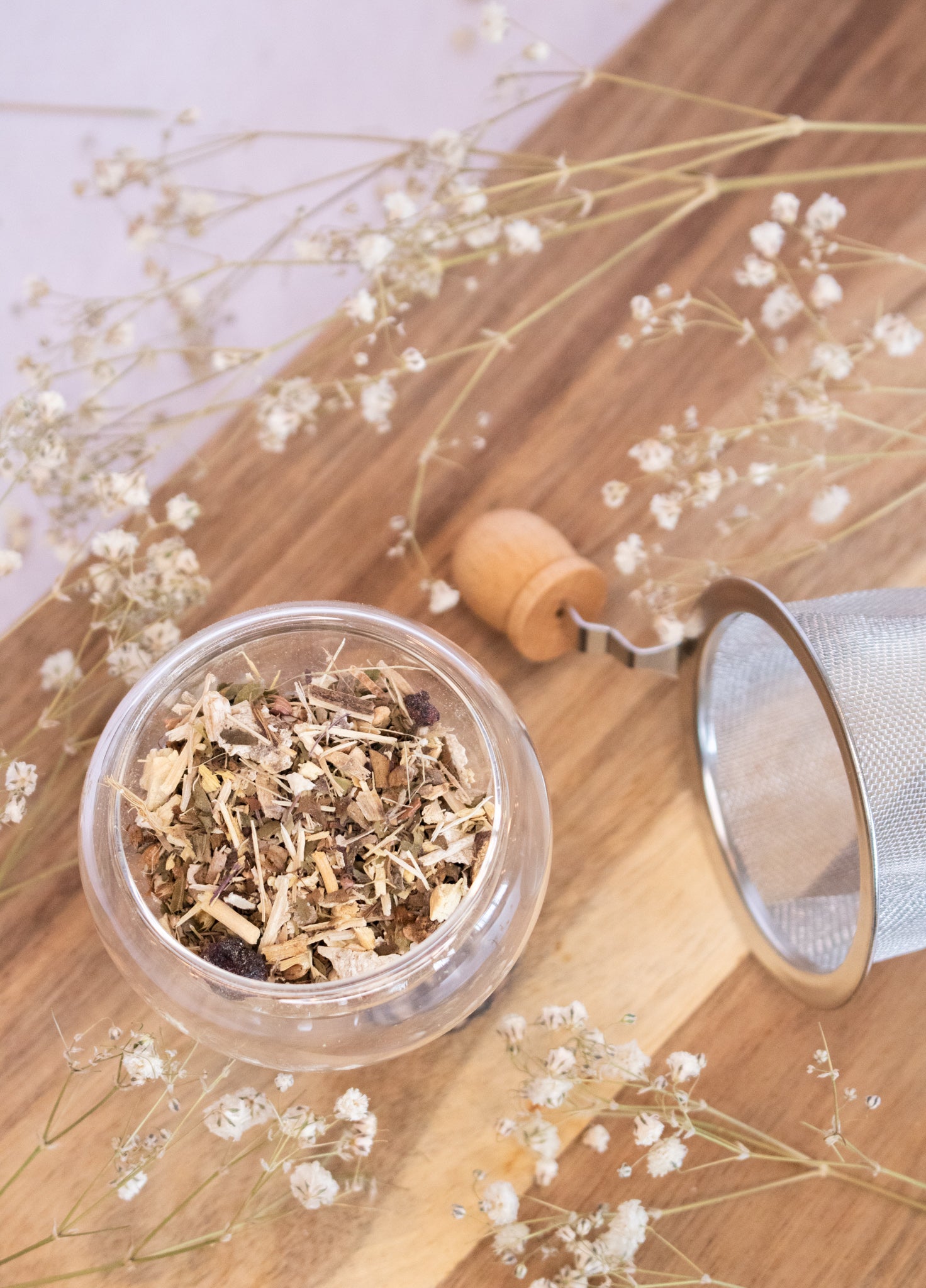 Our organic adaptogenic herbal tea blend is made from a variety of powerful adaptogenic herbs such as Ginseng Root and Ashwagandha for adrenal support and a healthy stress res