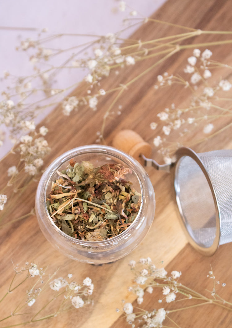 Our organic Revitalize herbal tea blend has been formulated to support the liver and promotes gentle detoxification of toxins and waste from the body. 